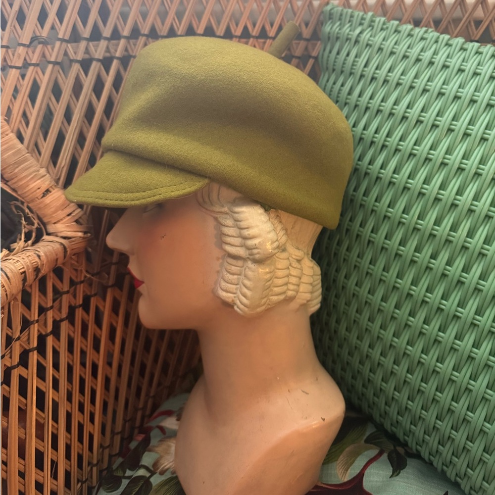Vintage felt hat in dark chartreuse xs